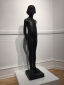Hanne Varming: "Karen Margrethe", 1976. Figur af mørkt patineret bronze. H. 114 cm.