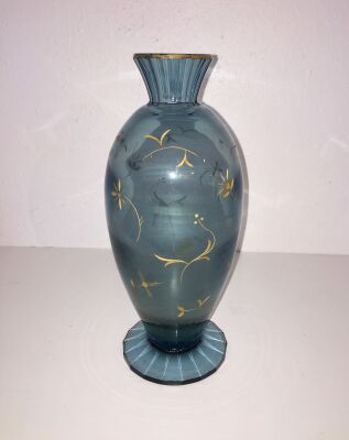 Fransk glasbrug, ca. 1925: Monogram signeret balusterformet vase, graveret og indlagt med guld. H. 26