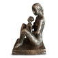 Hanne Varming: "Knælende mor med barn". Figur af brunpatineret bronze. Sign. HV . H. 25 cm.