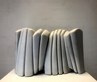 Jesper Neergaard: "Inscape", 2006. Skulptur af udhugget Statuario marmor. 17x27x18 cm