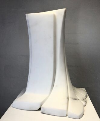 Jesper Neergaard: "'Gletscher", 2004. Skulptur af udhugget Statuario marmor. 35x24x21 cm