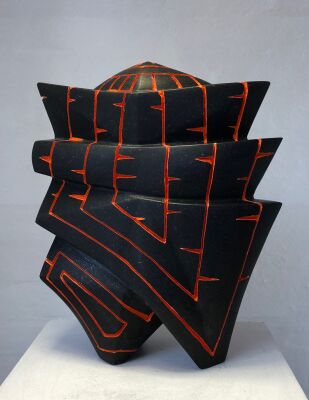 Jesper Neergaard: "Rum Kapsel V-Connection", 2003. Skulptur af udhugget, svensk diabas. H. 30x28x11cm