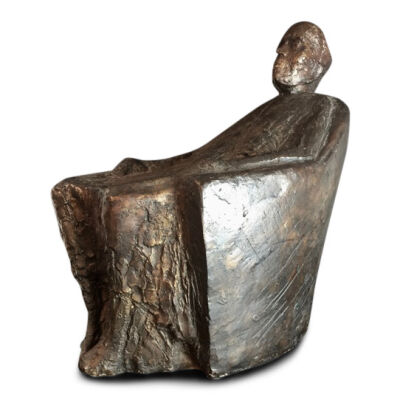 Hanne Varming: "Den altvidende". Figur af brunt patineret bronze. Sign. H. 49. D. 50.