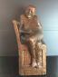 Hanne Varming: "Amalie på stol". Figur af brunpatineret bronze. Sign. HV 1/6. H. 57 cm.
