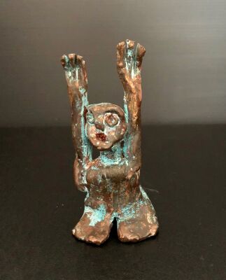 Leif Sylvester: "Hands Up". UNIKA Figur af forkobret keramik. Sign. L.S. 1/1, H. 9 cm.