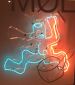 Lysrelief. Figurkomposition i bøjet neon. Sign. 90 x 80 x 30. Sign.