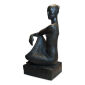 Hanne Varming: "Siddende Kvinde", 1993. Figur af mørktpatineret bronze. Sign. Hanne Varming. Udf. i 3 eks. H. 114 cm
