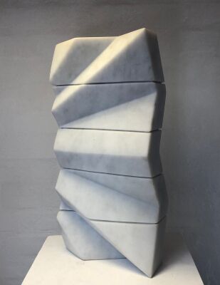 Jesper Neergaard: "'Akasha X", 2002. Skulptur af udhugget Bianco Carrara marmor. 40x20x10 cm.