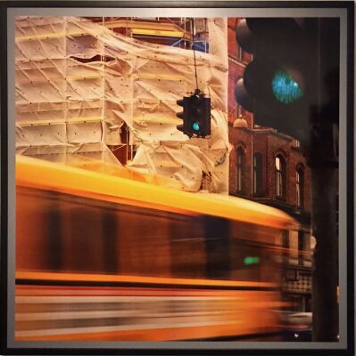 "Byen". Unika foto i farver fra serien "Sovende Huse", 1998. Sign. 1/1. 110 x 110