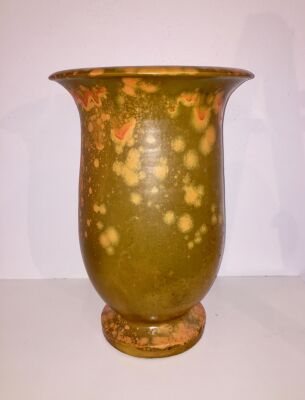 Svend Hammershøi: Stor keramisk gulvvase dekoreret med uranglasur. Udf. og sign. HAK for Kähler. H. 50 cm.